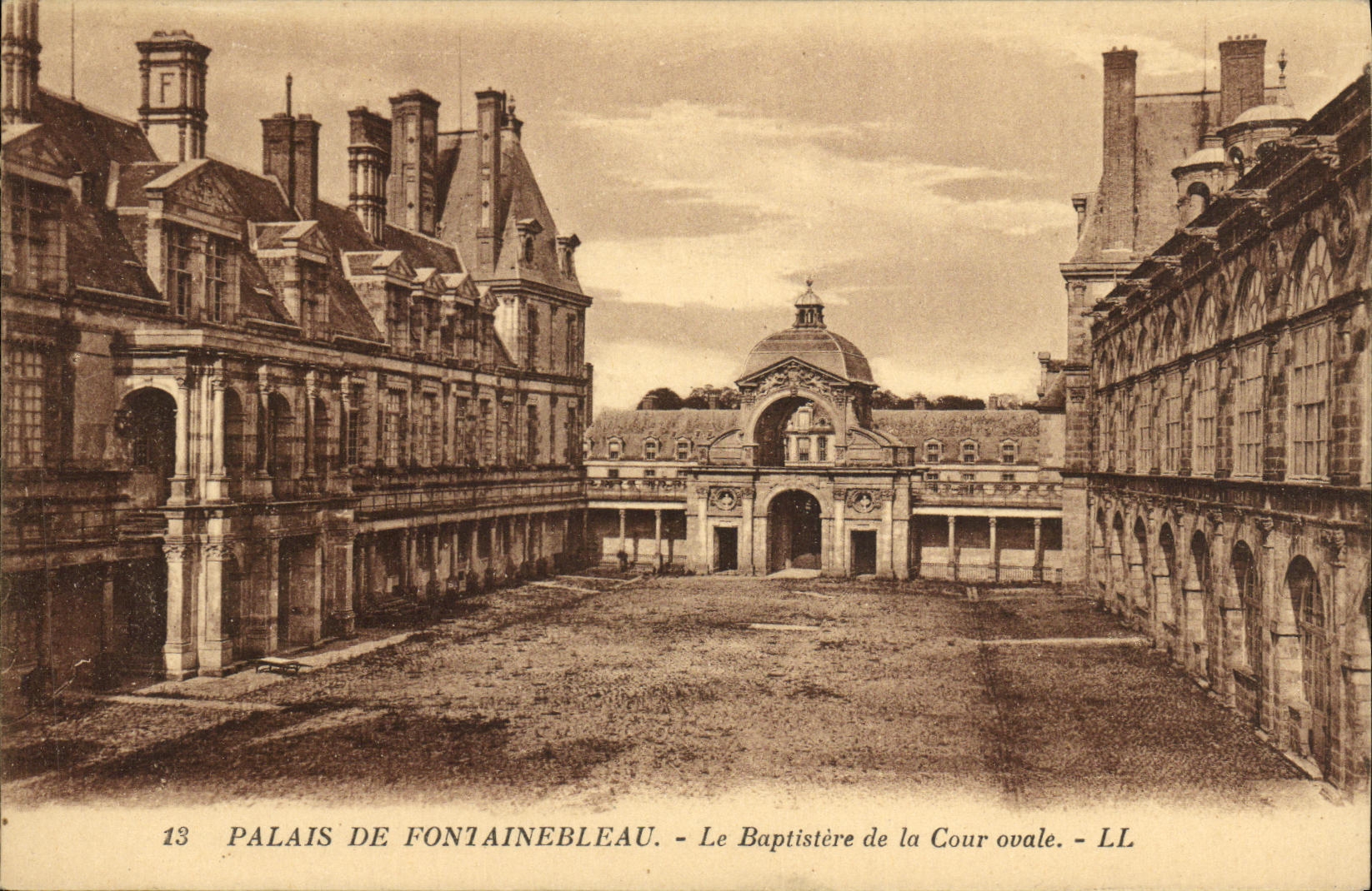 VINTAGE POSTCARD Castle of Fontainebleau the Baptistry Of the Oval Court