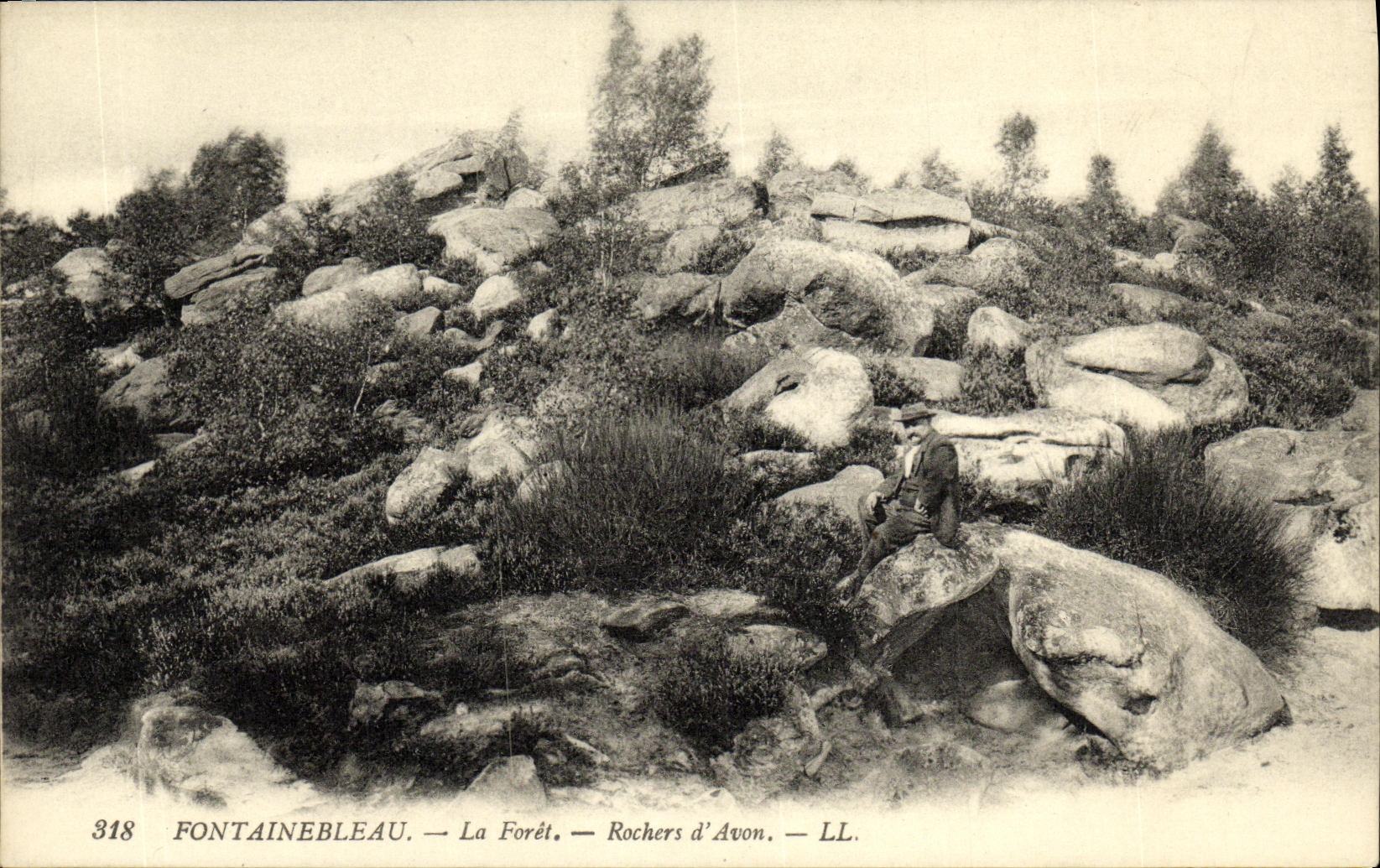 VINTAGE POSTCARD Fontainebleau Drill Rocks D Avon