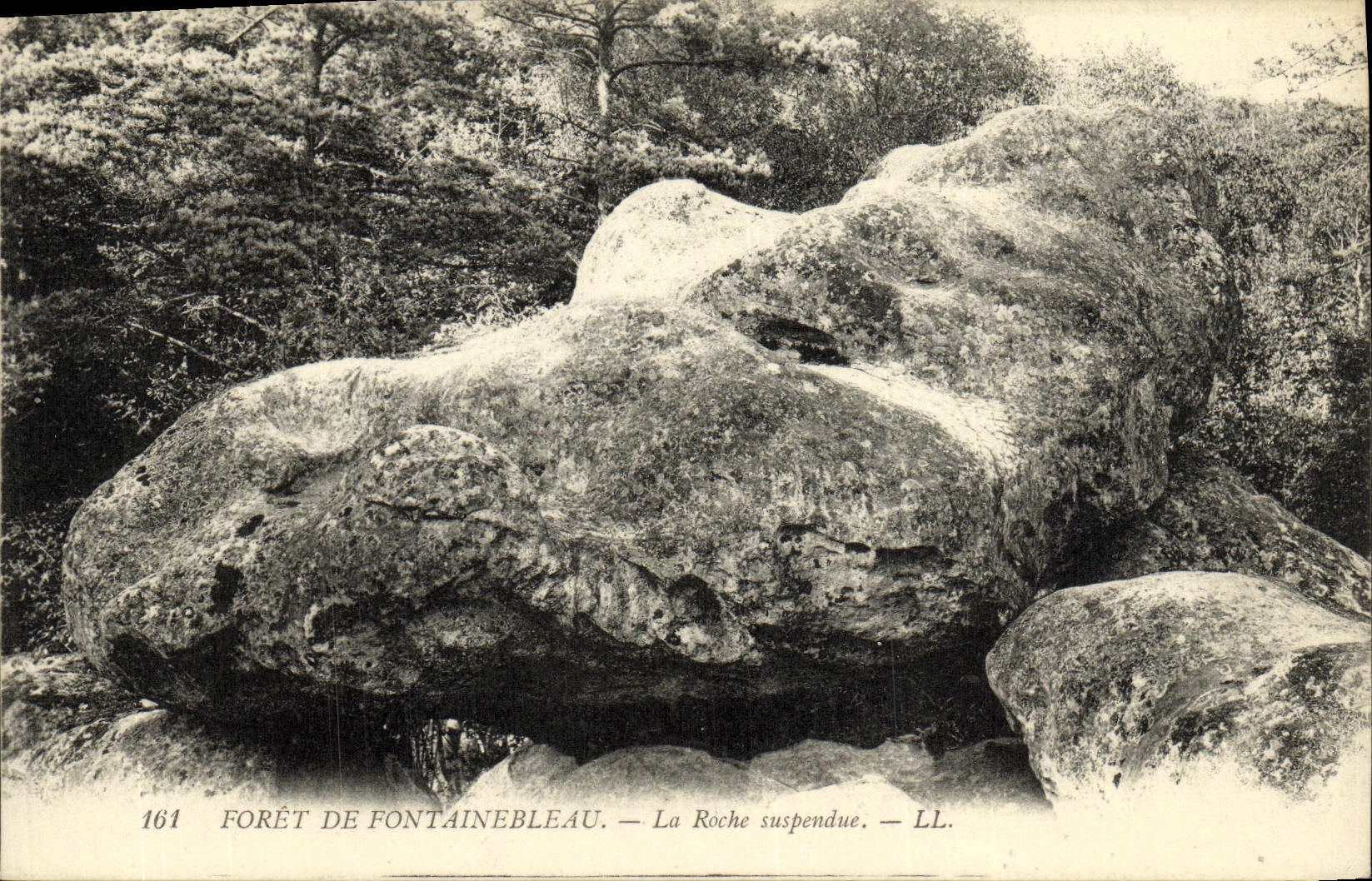 VINTAGE POSTCARD Drill of Fontainebleau the suspended Rock