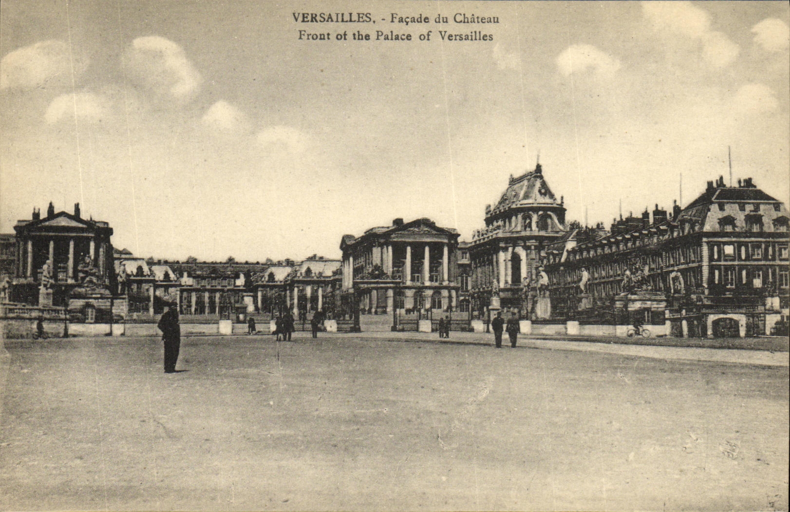 VINTAGE POSTCARD Versailles Frontage of the Castle