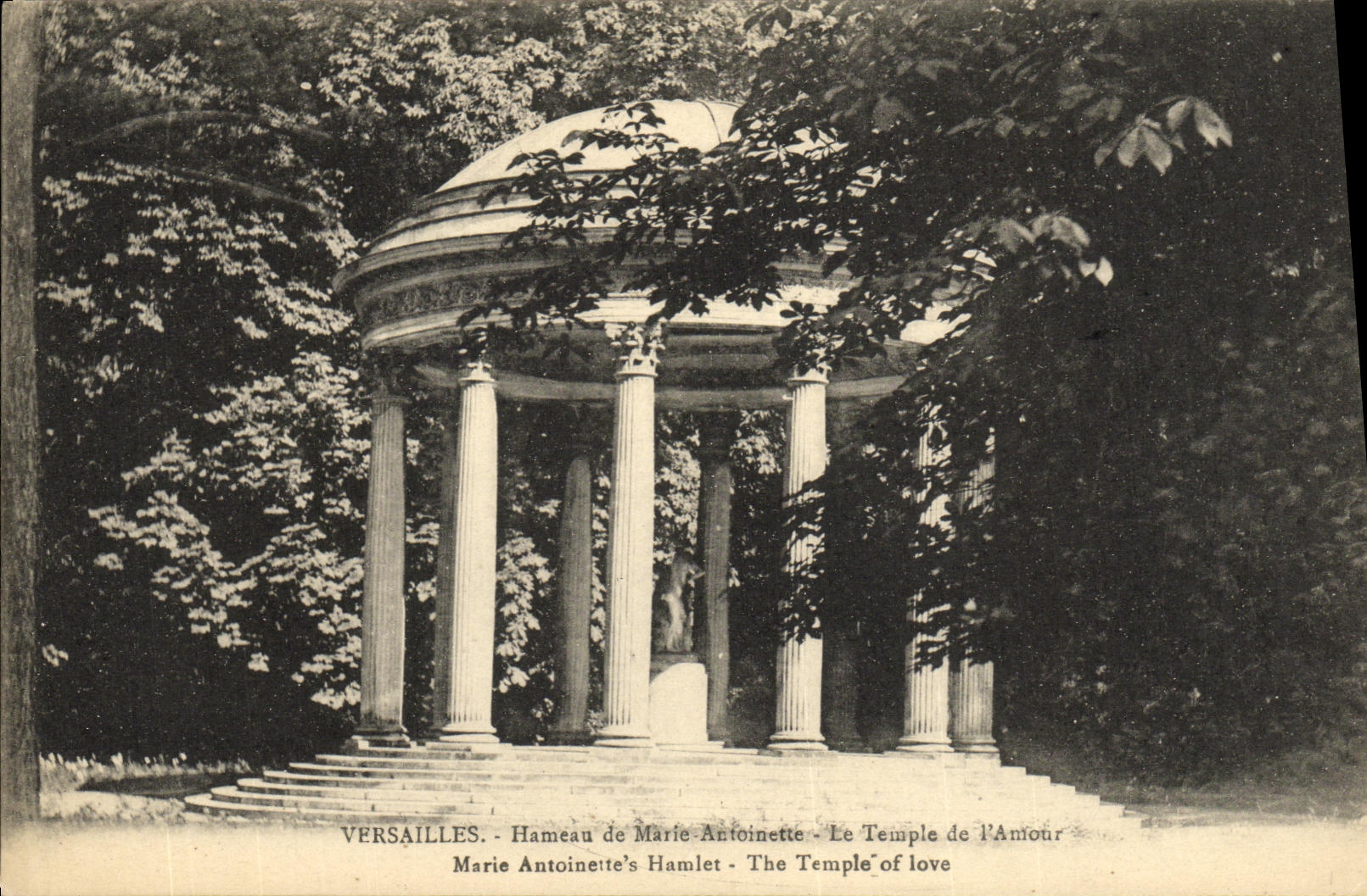 CPA Versailles Hameau de Marie Antoinette le Temple de L Amour