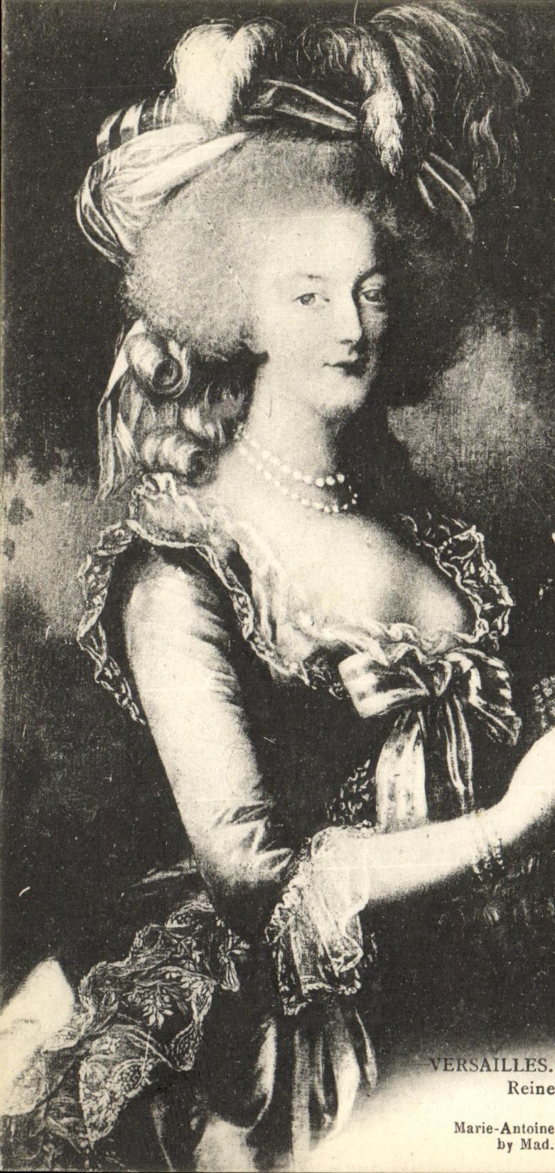 VINTAGE POSTCARD Versailles Marie Antoinette Reine of France