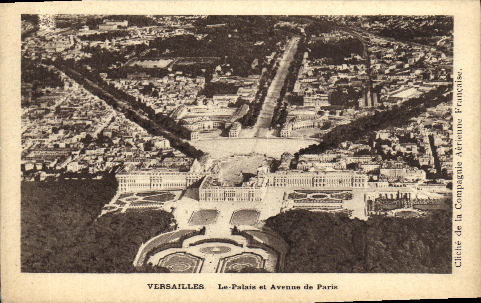 VINTAGE POSTCARD Versailles the Palate and Avenue of Paris