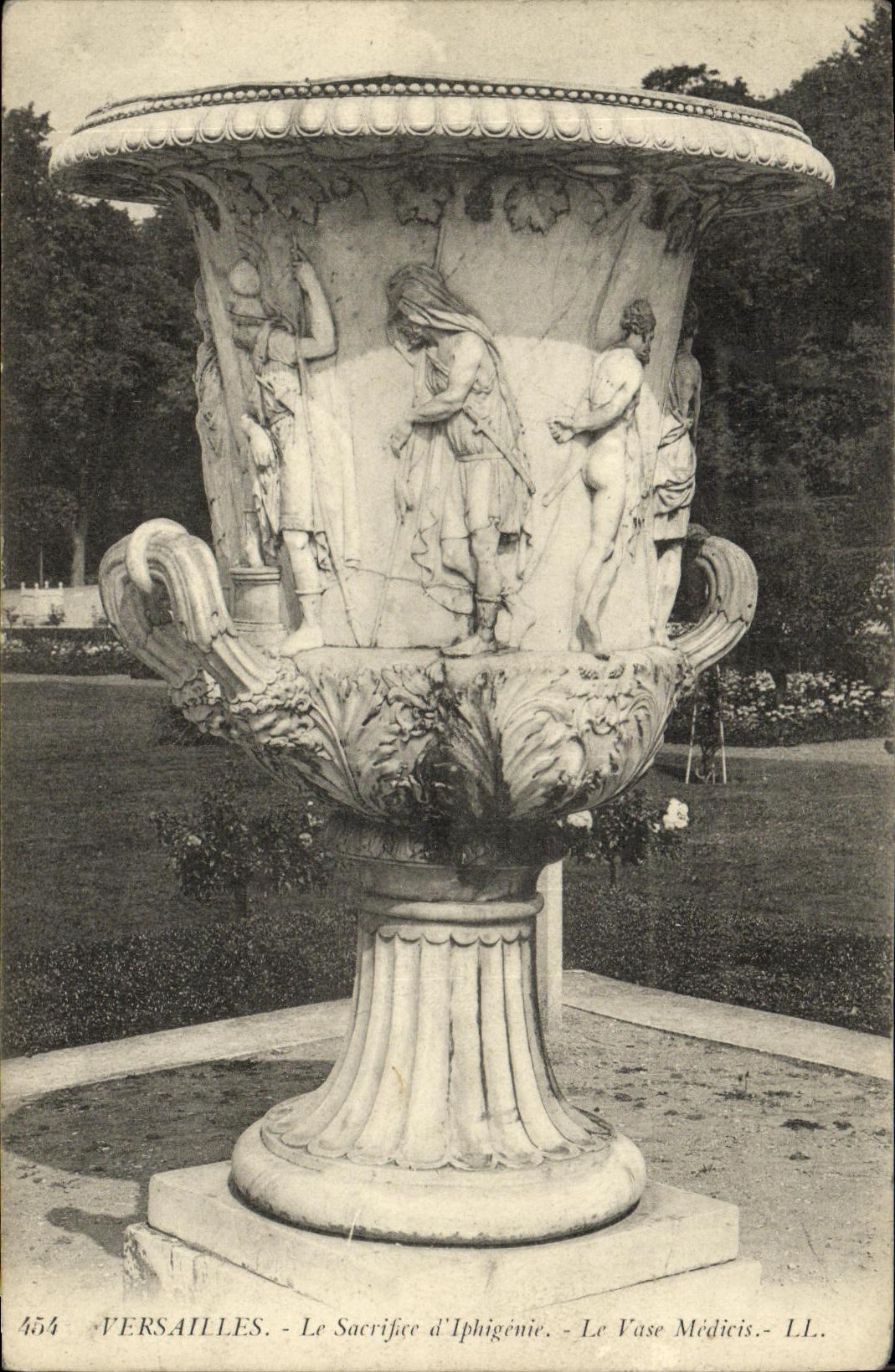 VINTAGE POSTCARD Versailles the sacrifice D Iphigenie the Medicis vase