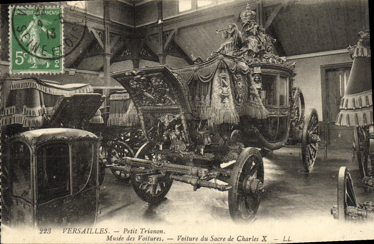 CPA Versailles Petit Trianon Musee des Voitures Voiture du sacre de Charles X