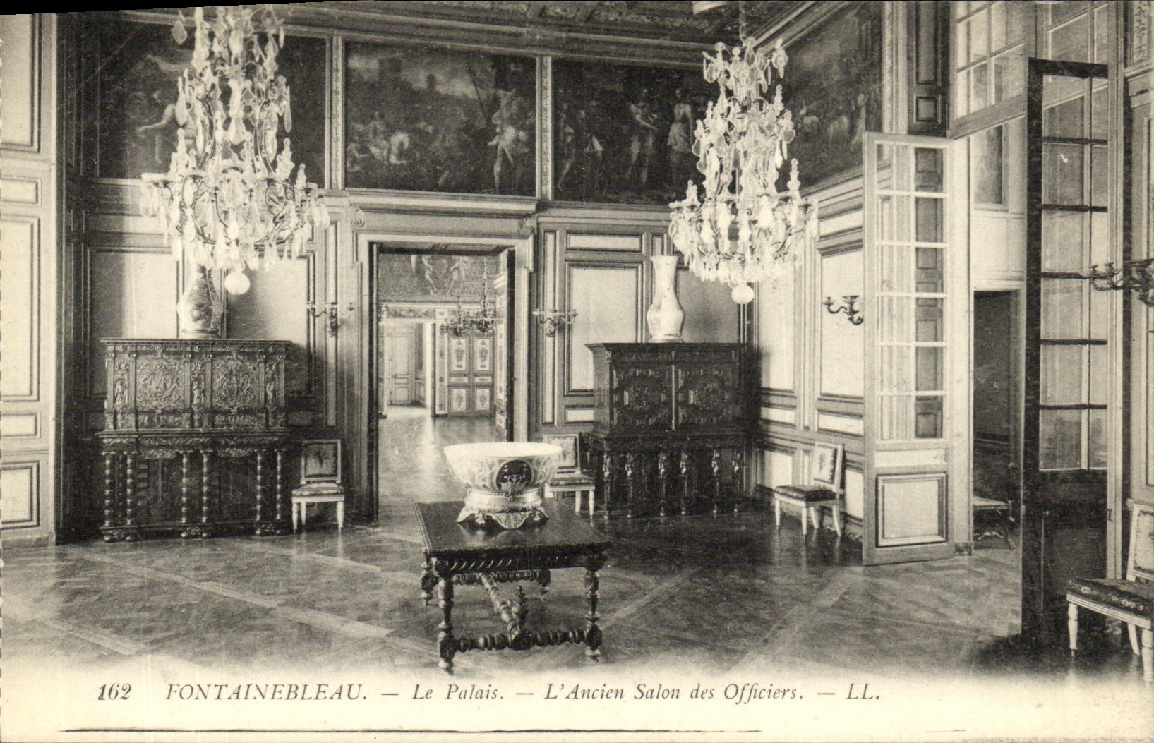 VINTAGE POSTCARD Palate of Fontainebleau L Old Living room of Offciers
