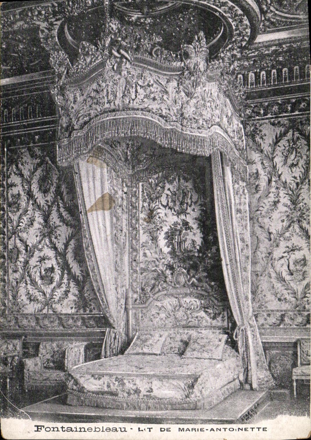 VINTAGE POSTCARD Palais of Fontainebleau Reads Of Marie Antoinette