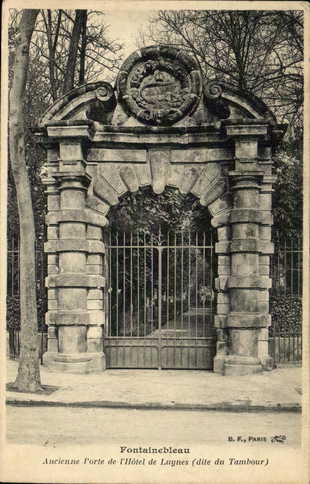 VINTAGE POSTCARD Fontainebleau Old door of L hotel of Luynes known as of the drum