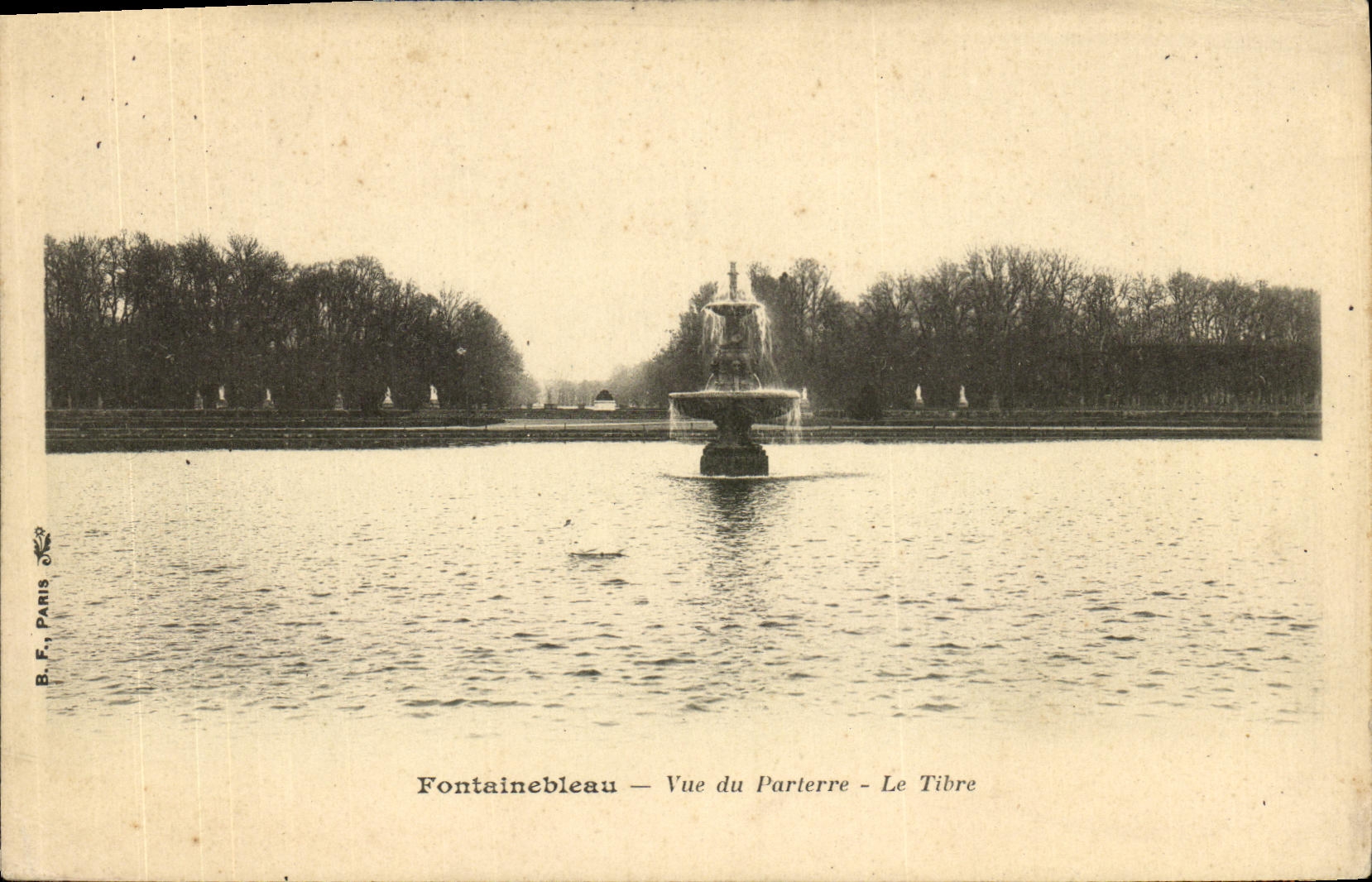 VINTAGE POSTCARD Palate of Fontainebleau Seen of the Floor the Tiber