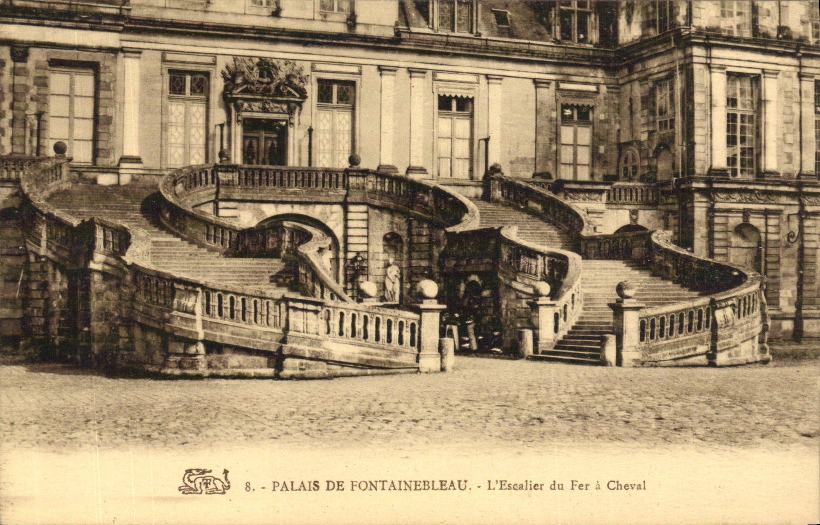 VINTAGE POSTCARD Palate of Fontainebleau L Staircase of Iron Horse