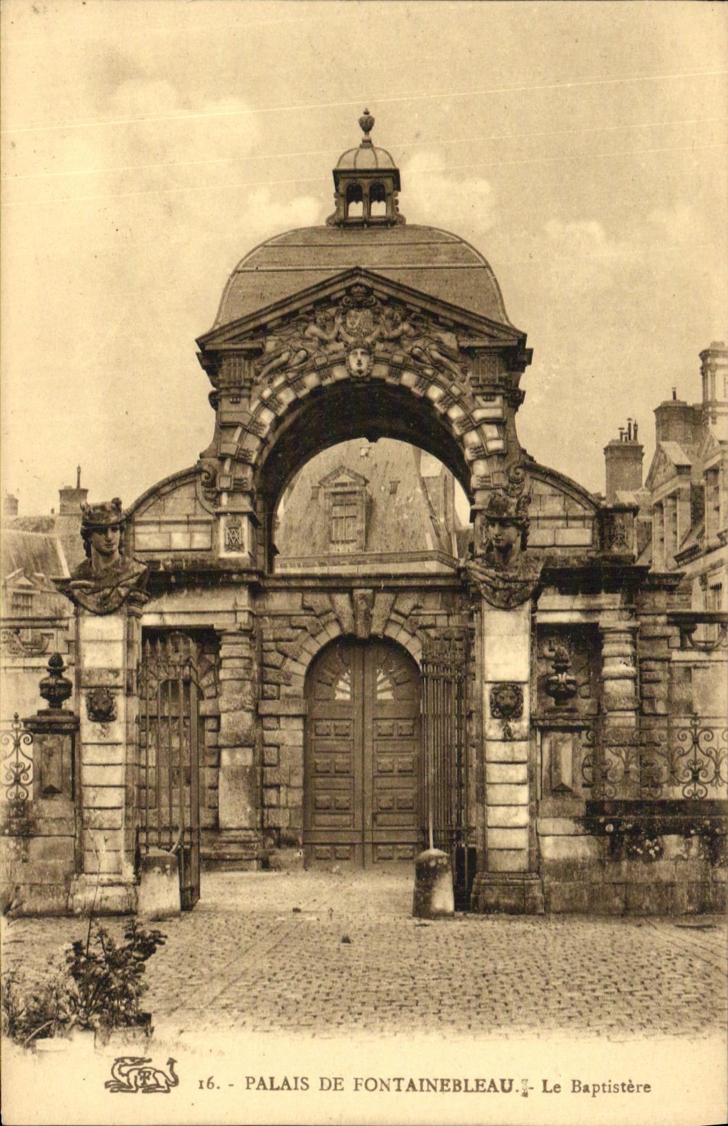 VINTAGE POSTCARD Palate of Fontainebleau the Baptistry