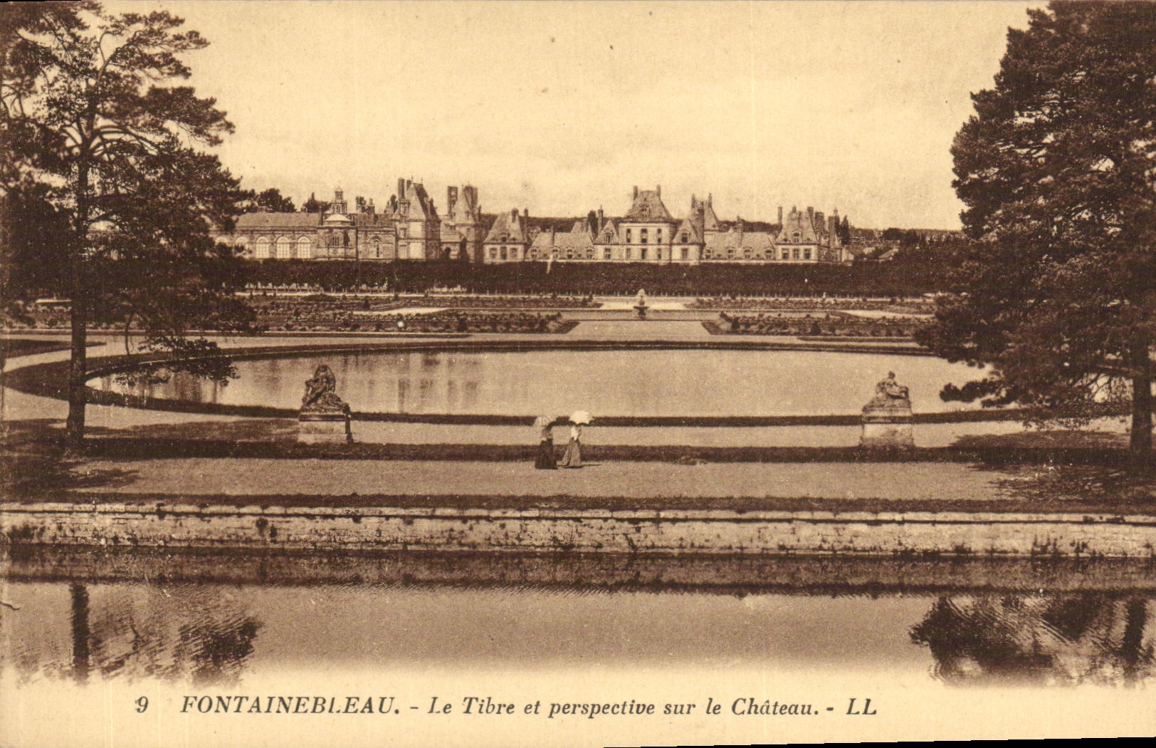 VINTAGE POSTCARD Palate of Fontainebleau the Tiber and prospect on the castle