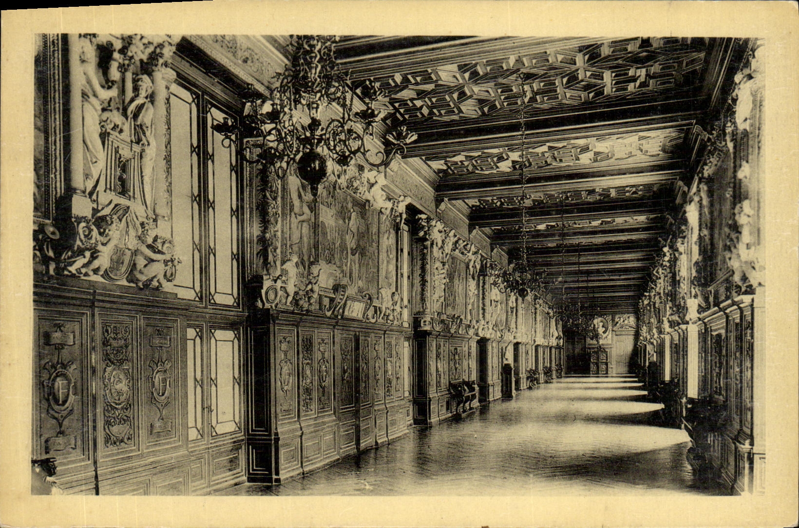 VINTAGE POSTCARD Castle of Fontainebleau Francois Gallery 1st