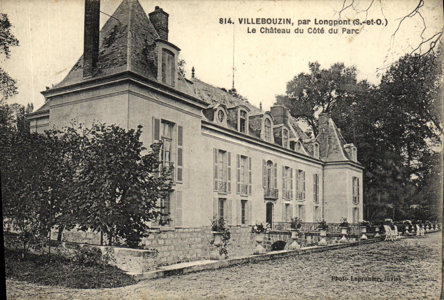 VINTAGE POSTCARD Villebouzin by Longpont the Castle of the Dimension of the Park