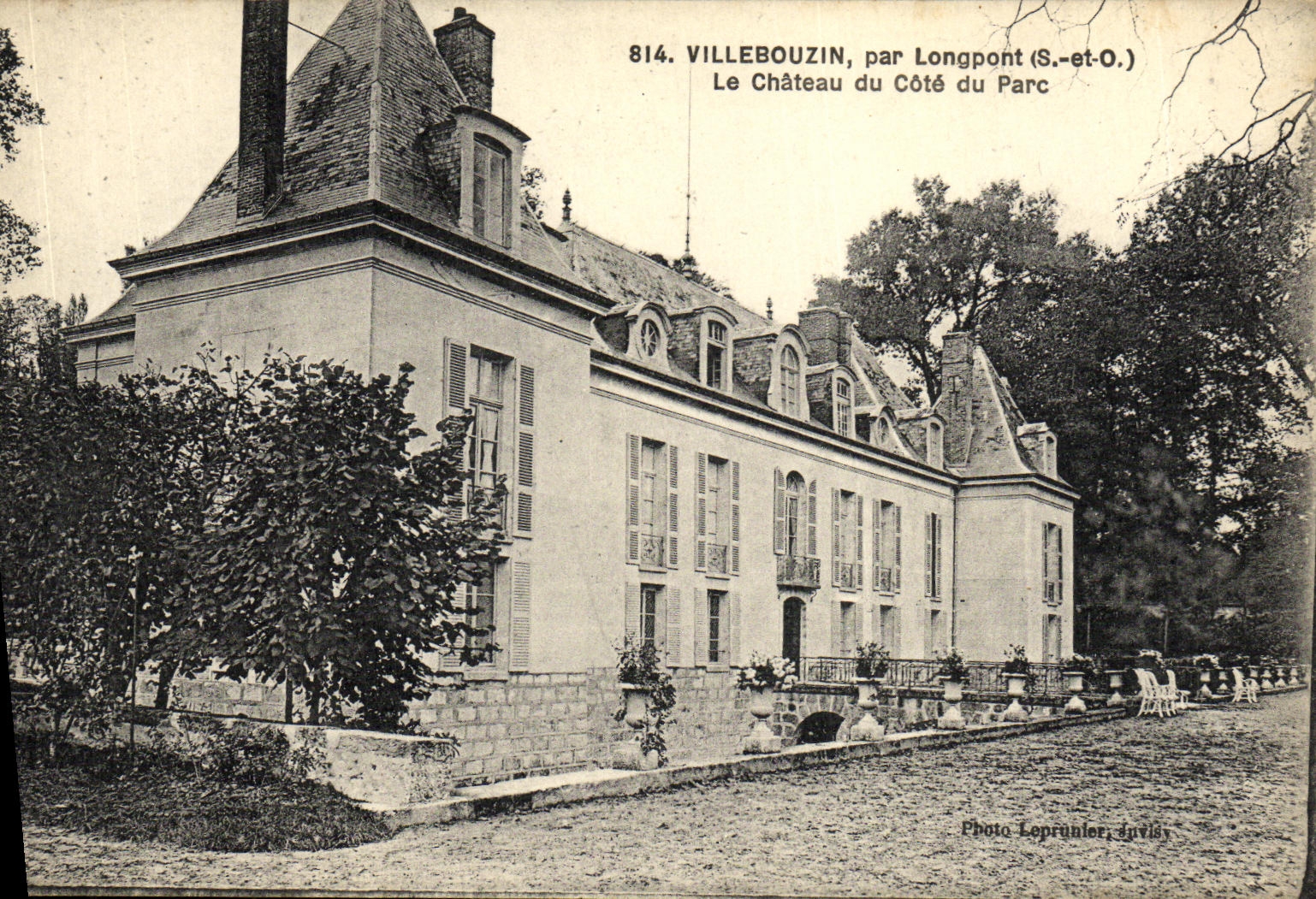 VINTAGE POSTCARD Villebouzin by Longpont the Castle of the Dimension of the Park