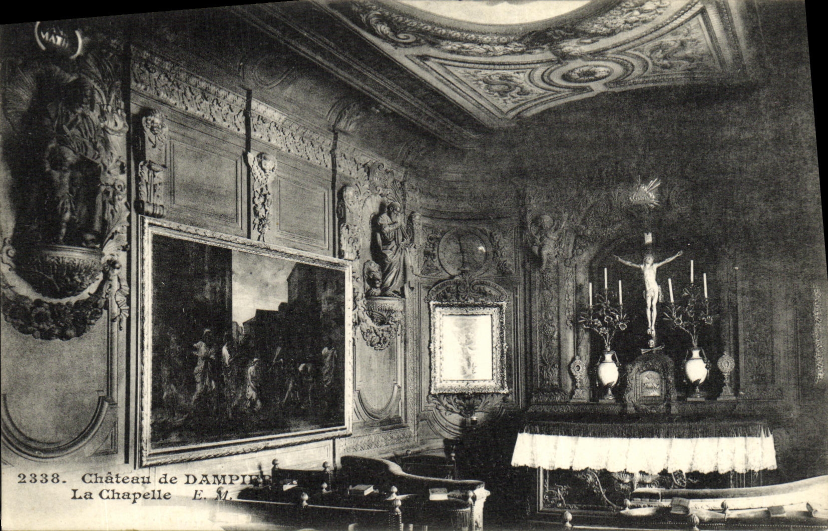 VINTAGE POSTCARD Castle of Dampierre the vault