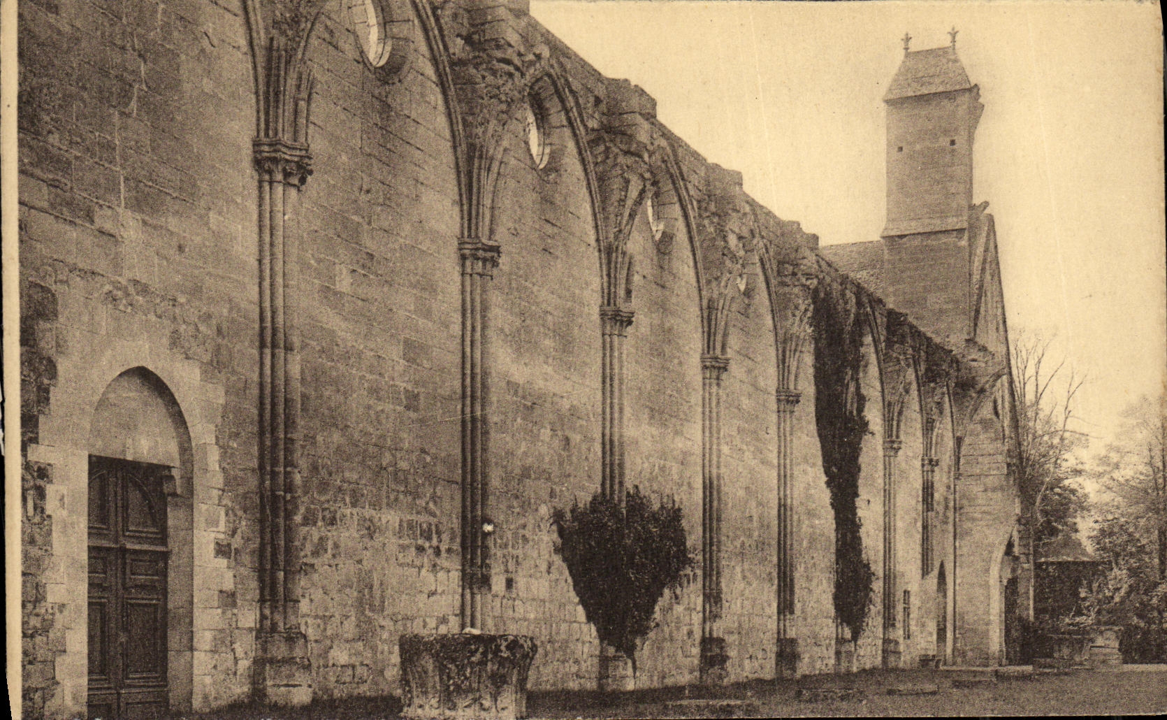 CPA Abbaye de Royaumont Asnieres sur Oise Ruines de l abbatiale Mur meridional