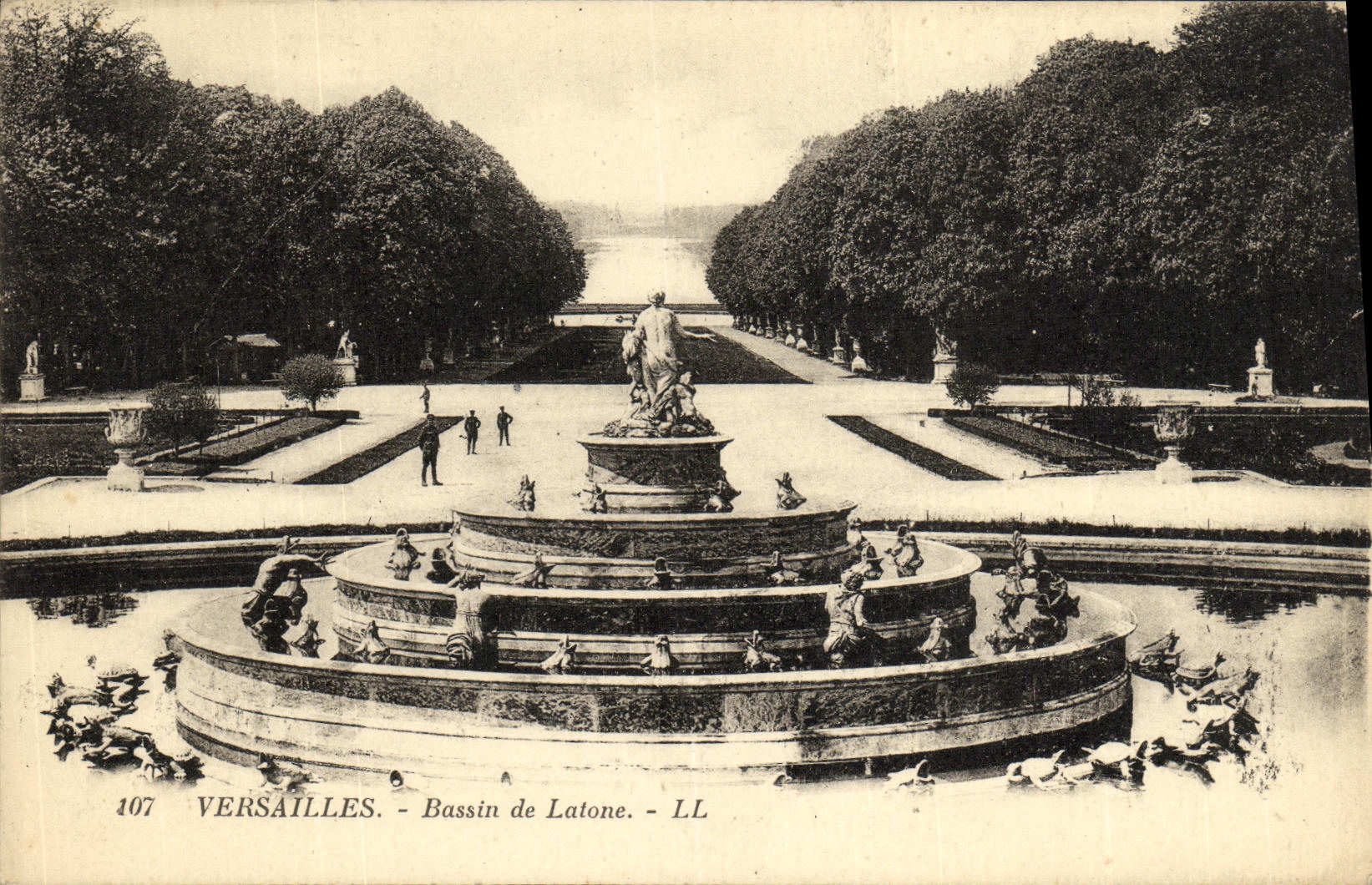 VINTAGE POSTCARD Versailles Basin of Latone