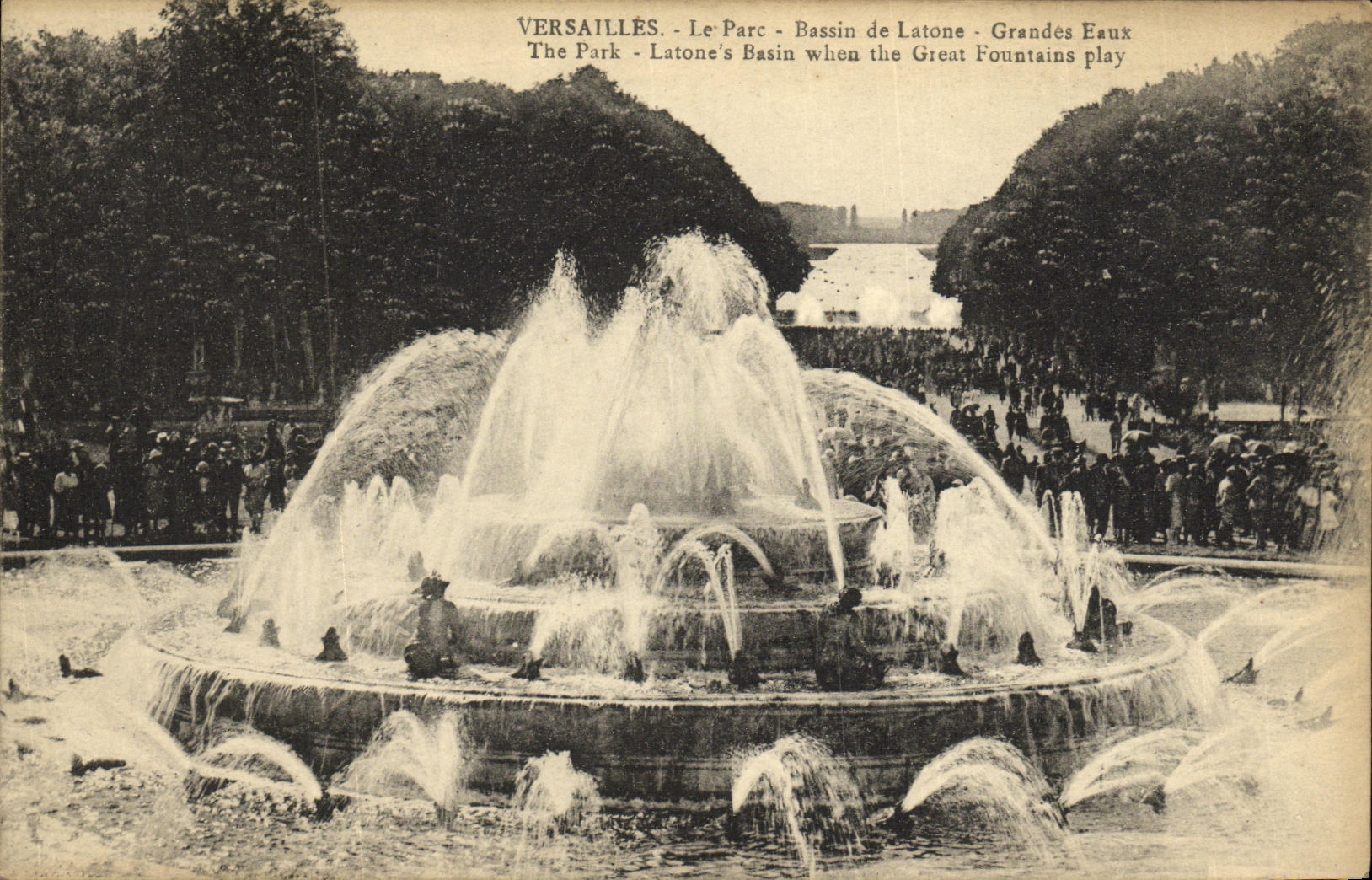 CPA Versailles Le Parc Bassin De Latone Grandes eaux