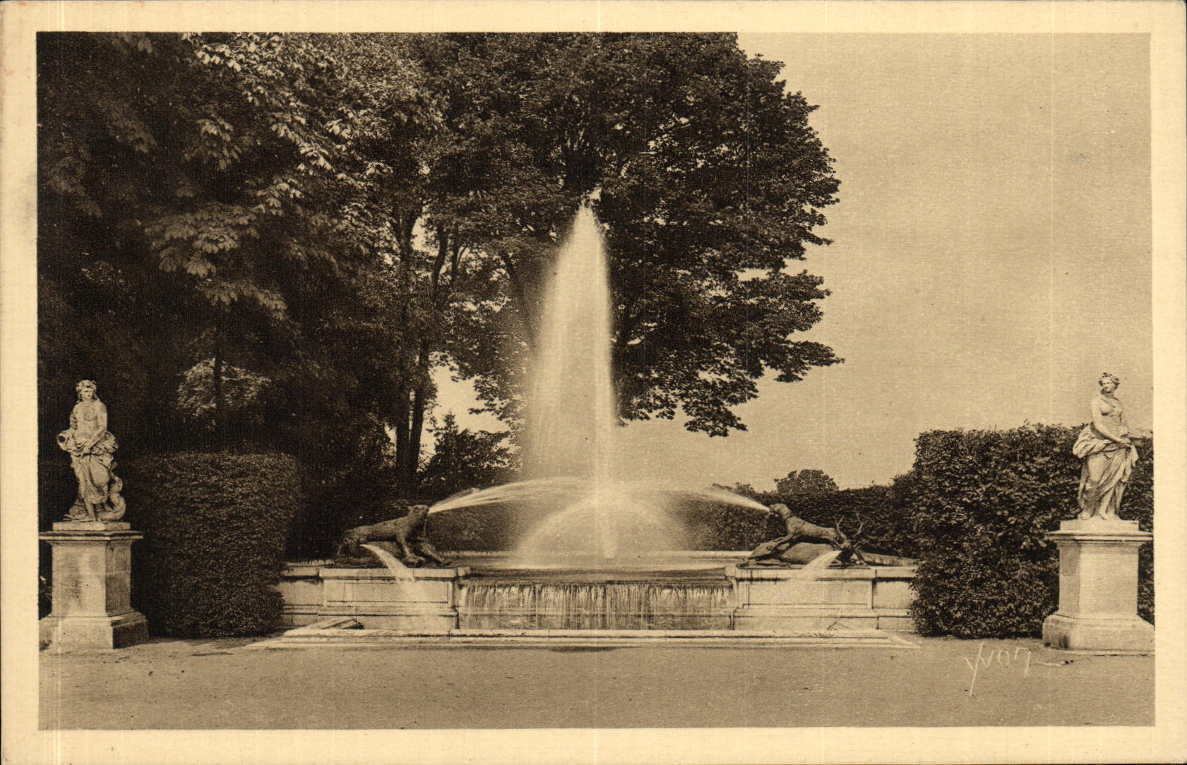 VINTAGE POSTCARD Versailles the Combat D Animal