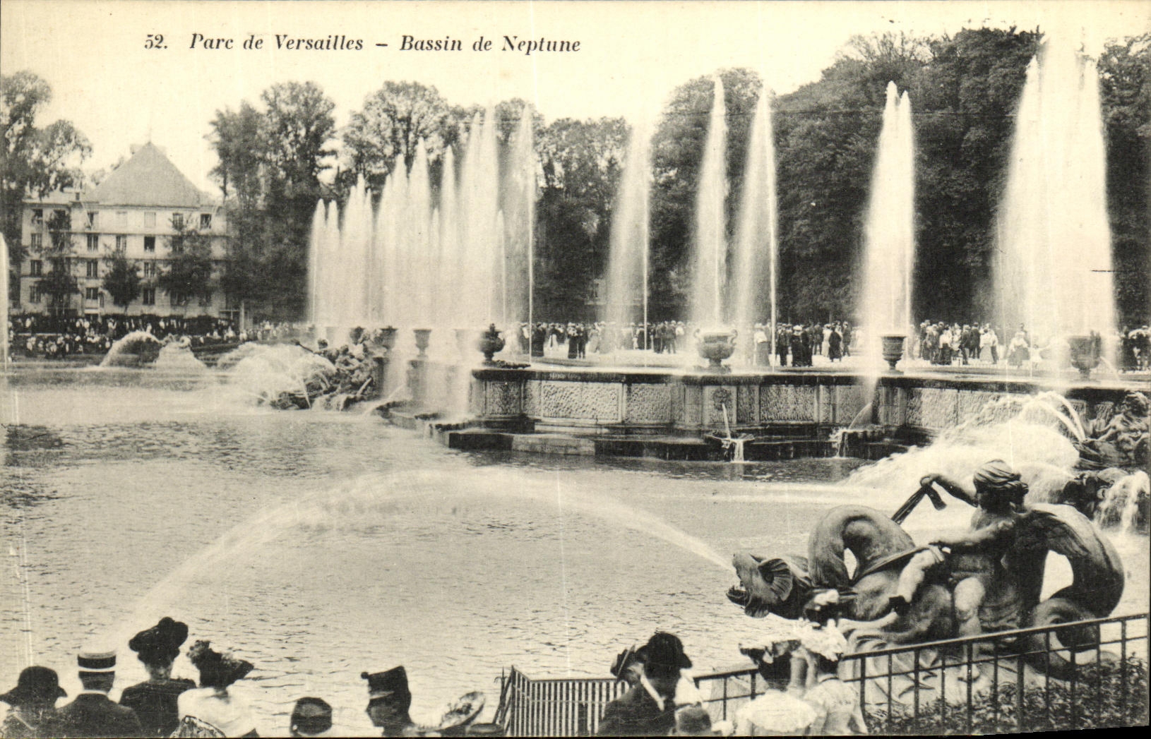 VINTAGE POSTCARD Park of Versailles Basin De Neptune
