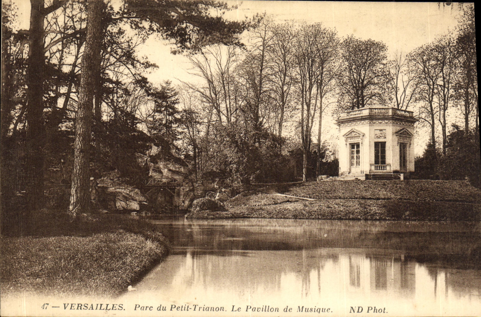 CPA Versailles Parc du Petit Le Pavillon de Musique
