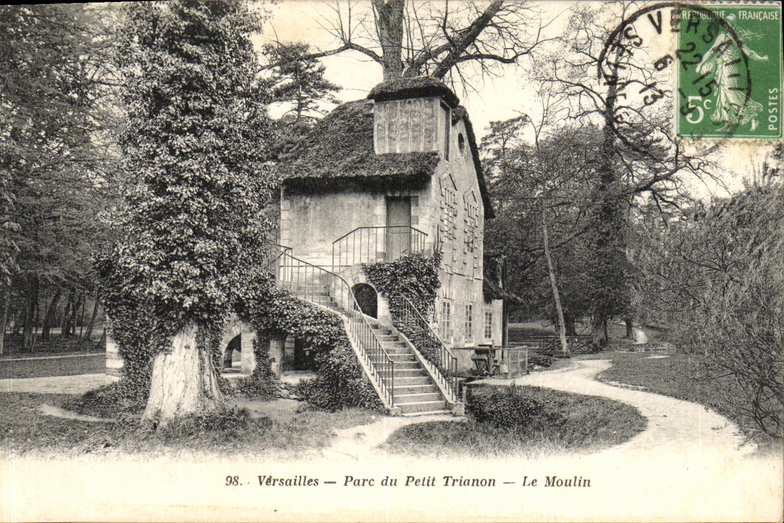 CPA Versailles Parc du Petit Trianon Le moulin