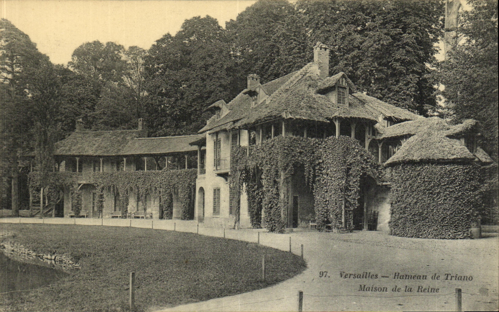 VINTAGE POSTCARD Versailles Hamlet De Triano House of the Queen