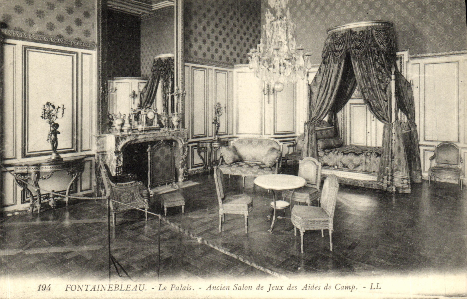VINTAGE POSTCARD Fontainebleau the Palate Old Living room of Plays of the Aide de camps