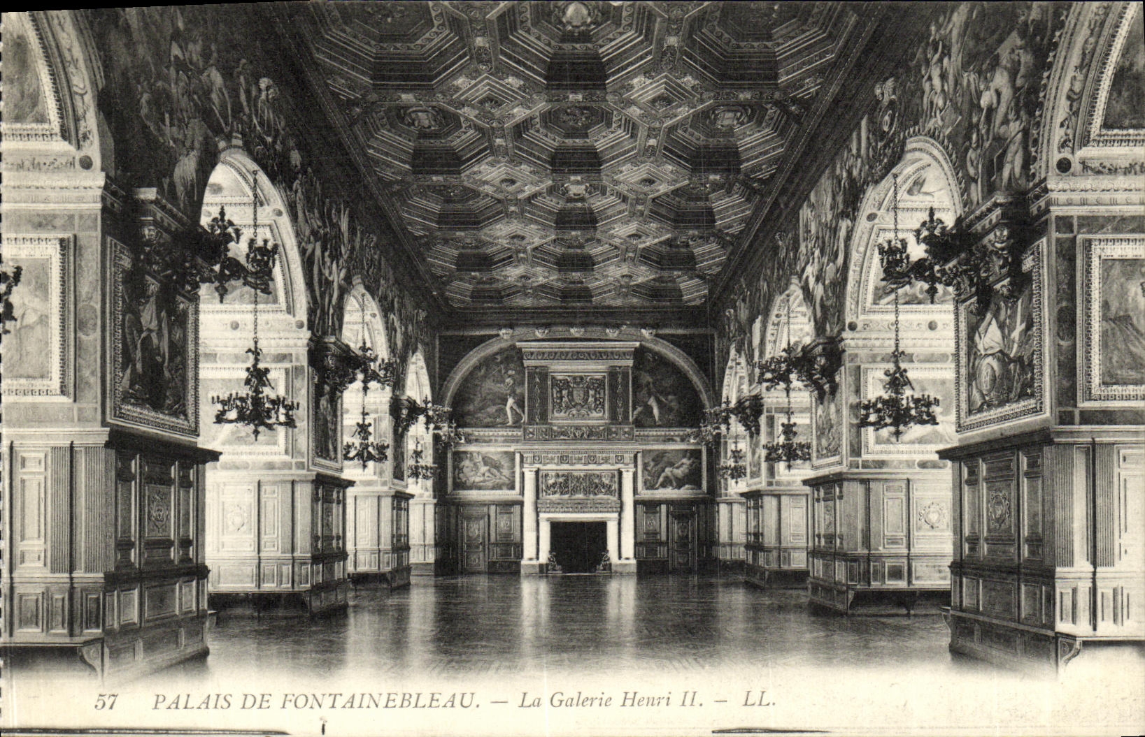 VINTAGE POSTCARD Palate of Fontainebleau the Gallery Henri II