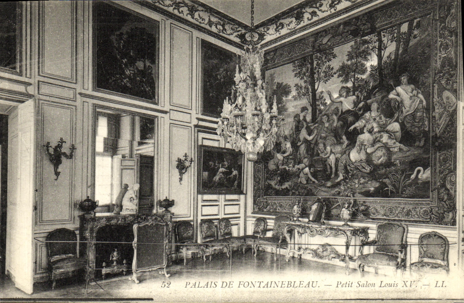 VINTAGE POSTCARD Palate of Fontainebleau Small Living room Louis XV