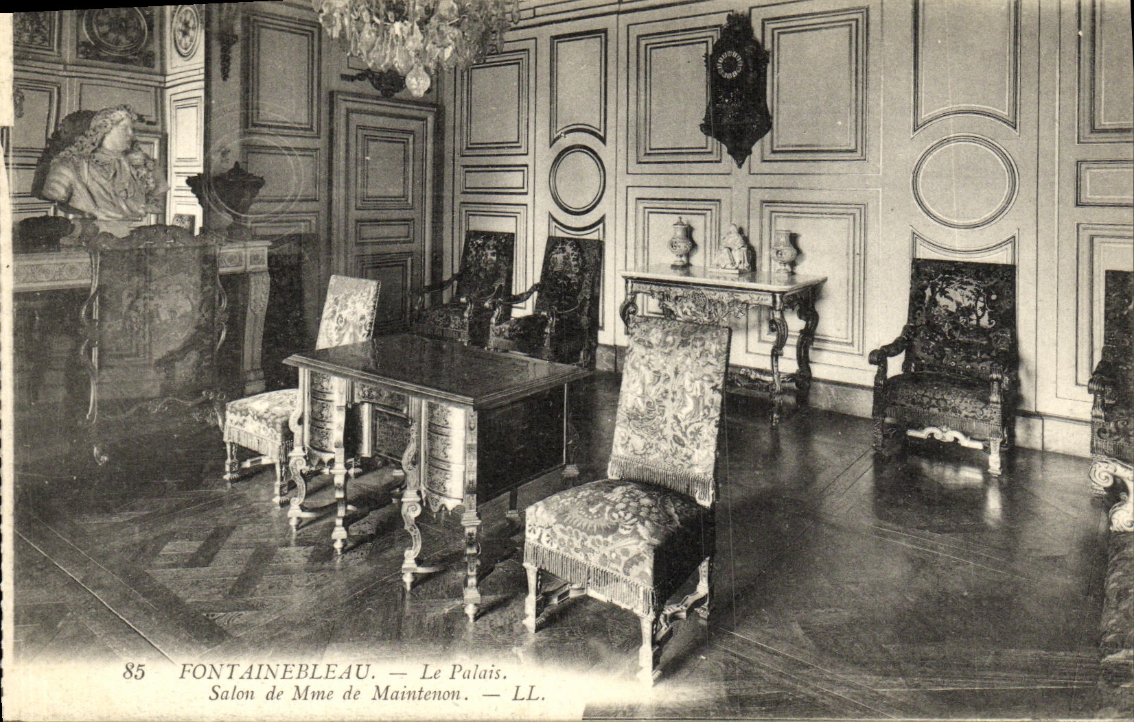 VINTAGE POSTCARD Fontainebleau the Palate Living room of Mrs  de Maintenon