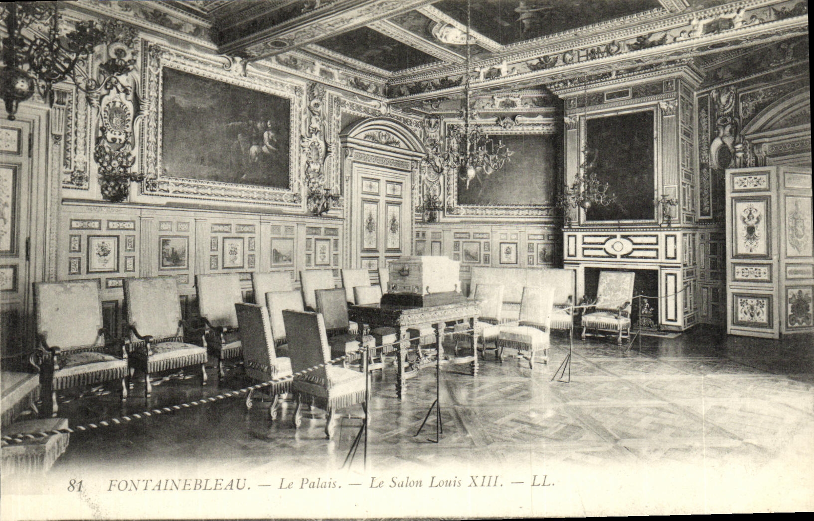VINTAGE POSTCARD Fontainebleau the Palate the Living room Louis XIII