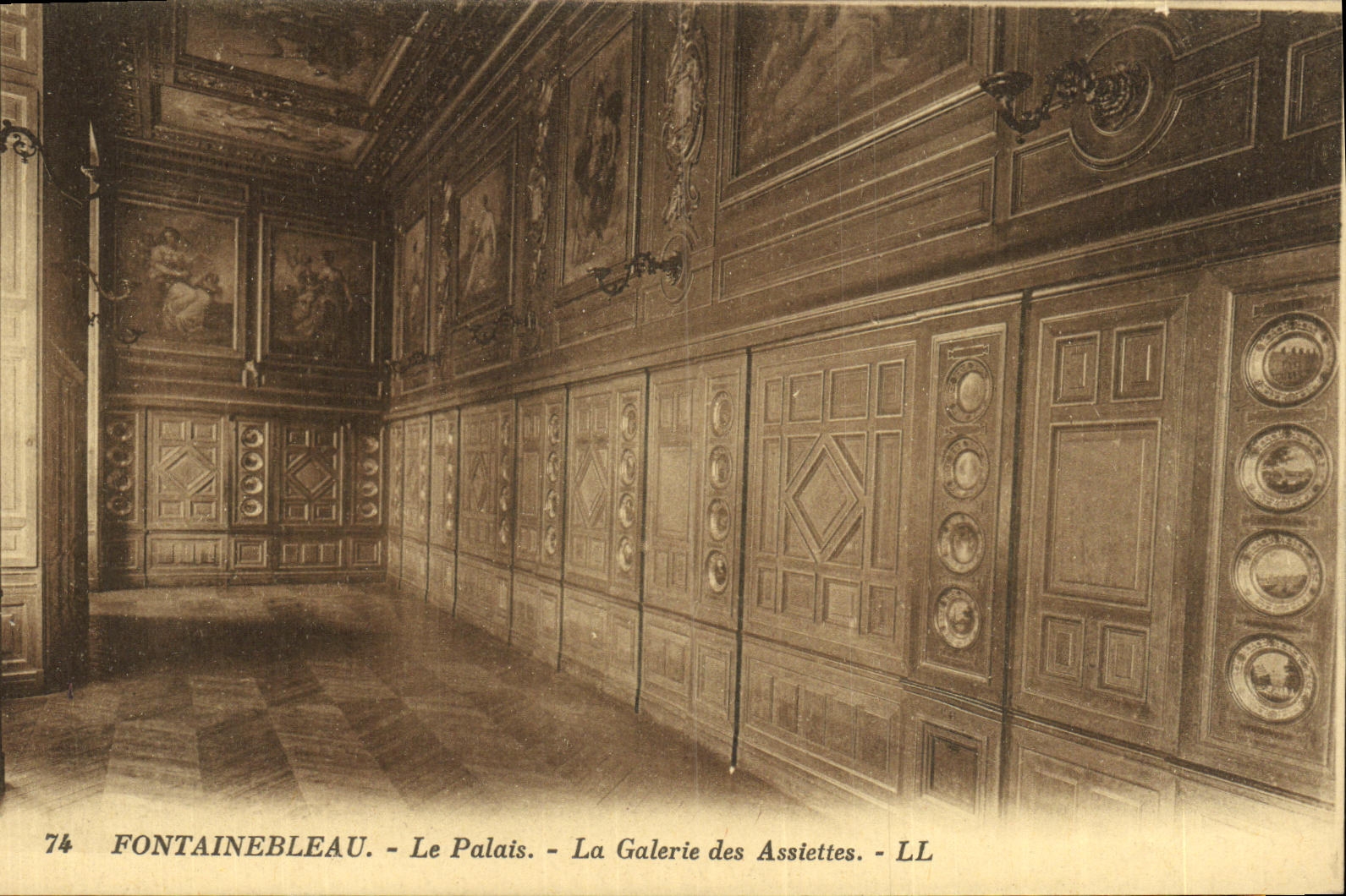 VINTAGE POSTCARD Fontainebleau the Palate the Gallery of the Plates