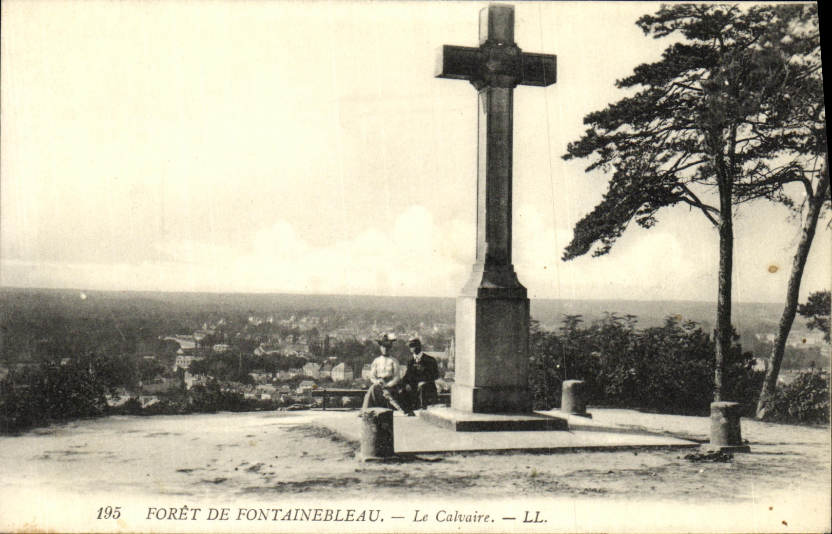 VINTAGE POSTCARD Drill De Fontainebleau the Martyrdom