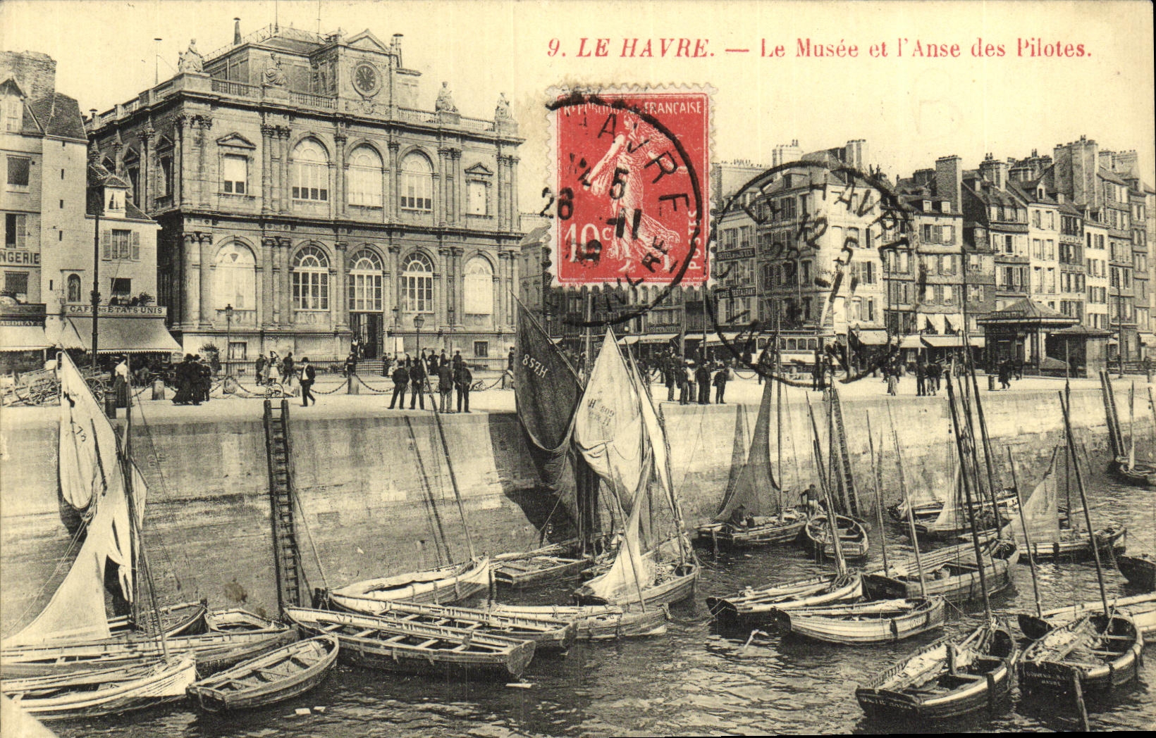 VINTAGE POSTCARD Le Havre the Museum And L Handle of the Pilots Boats