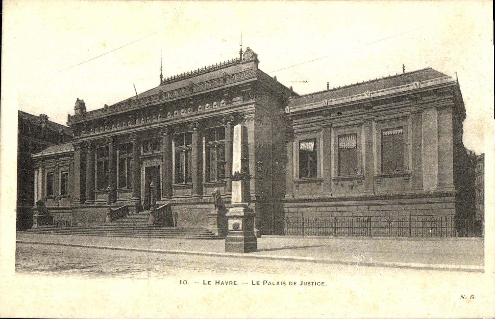 VINTAGE POSTCARD Le Havre Law courts