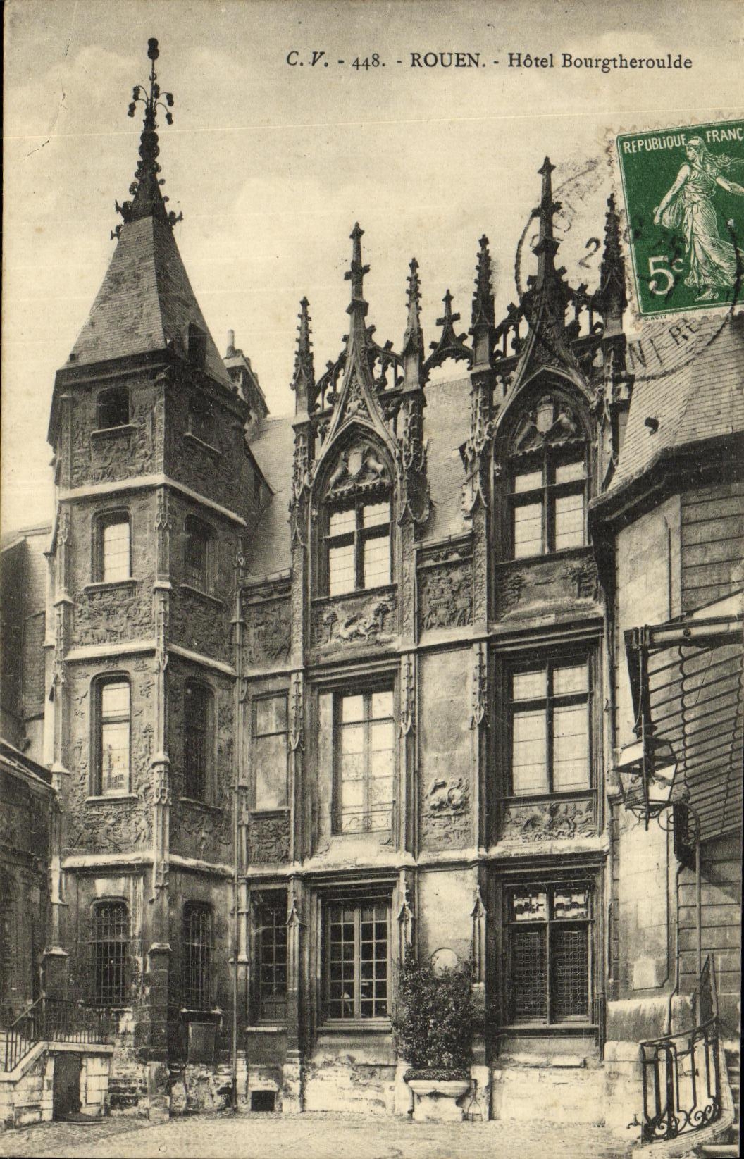 VINTAGE POSTCARD Rouen Bourgtheroulde Hotel