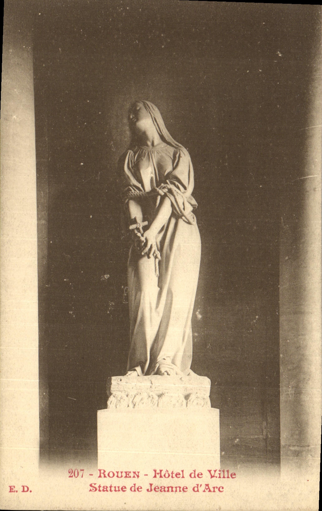 VINTAGE POSTCARD Rouen Town hall Rules of Jeanne D Arc