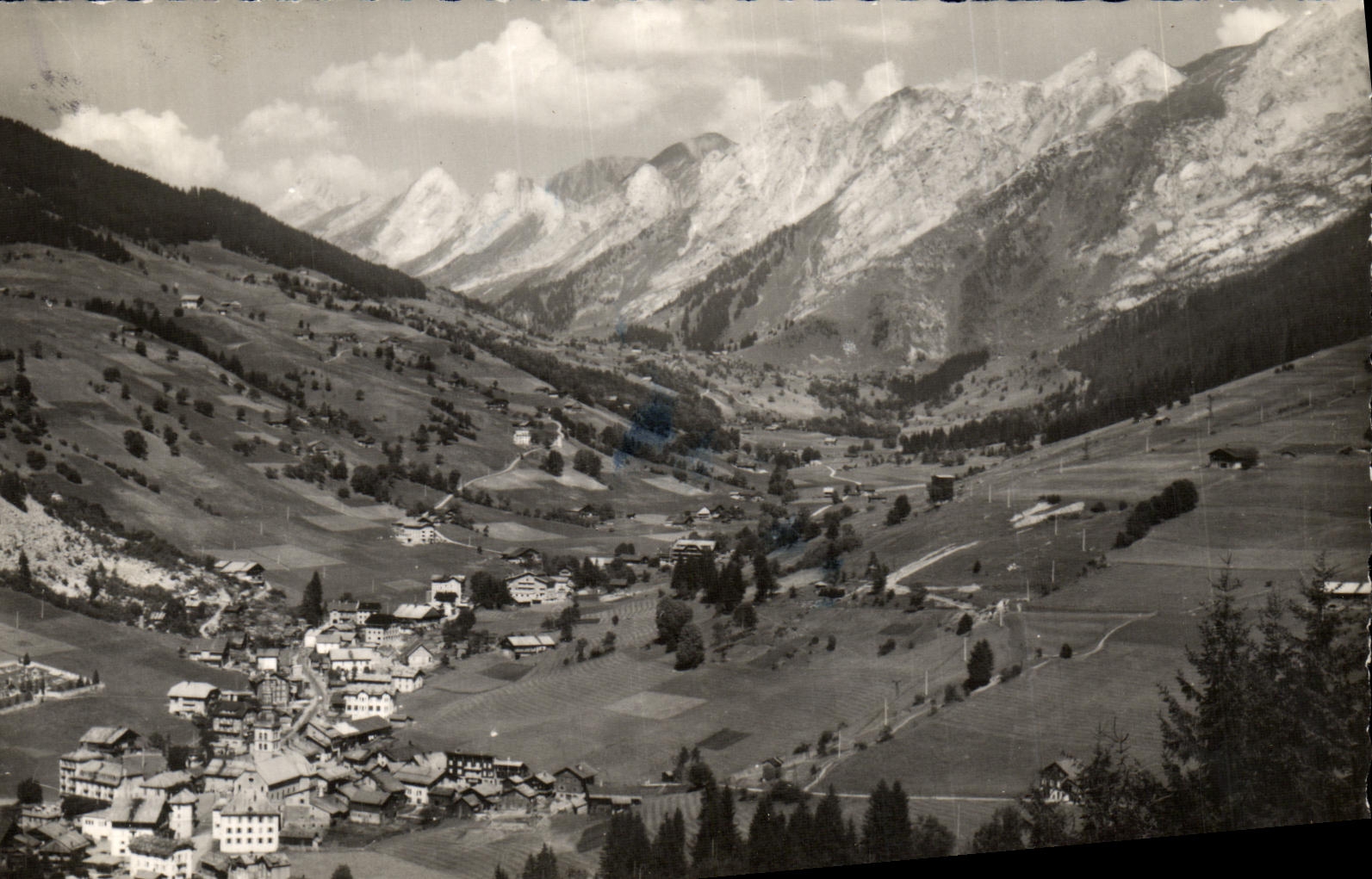 CPSM La Clusaz Vue Generale et Chaine des Aravis