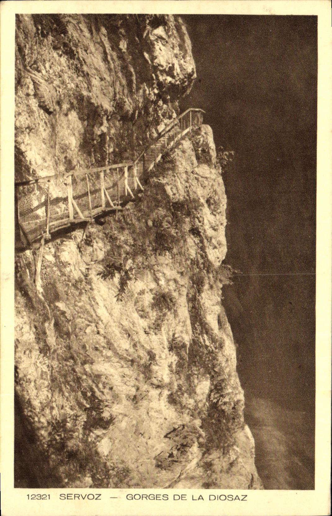 VINTAGE POSTCARD Servoz Falls Of Diosaz