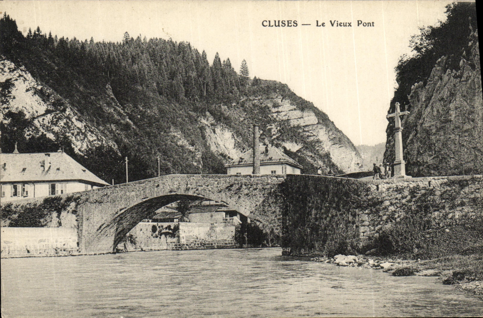 VINTAGE POSTCARD Cluses the Old Bridge