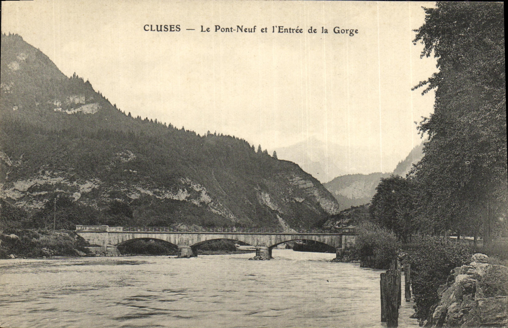 VINTAGE POSTCARD Cluses the New Bridge and L Entered of the Throat