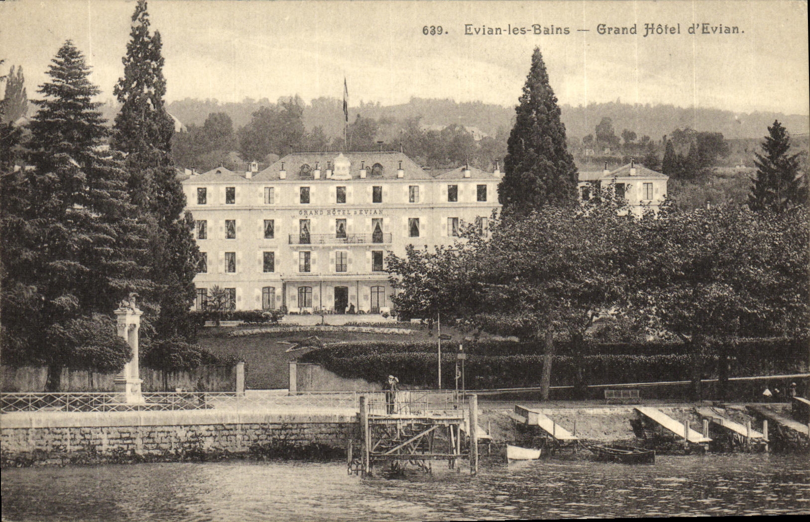 VINTAGE POSTCARD Evian Les Bains Large Hotel D Evian