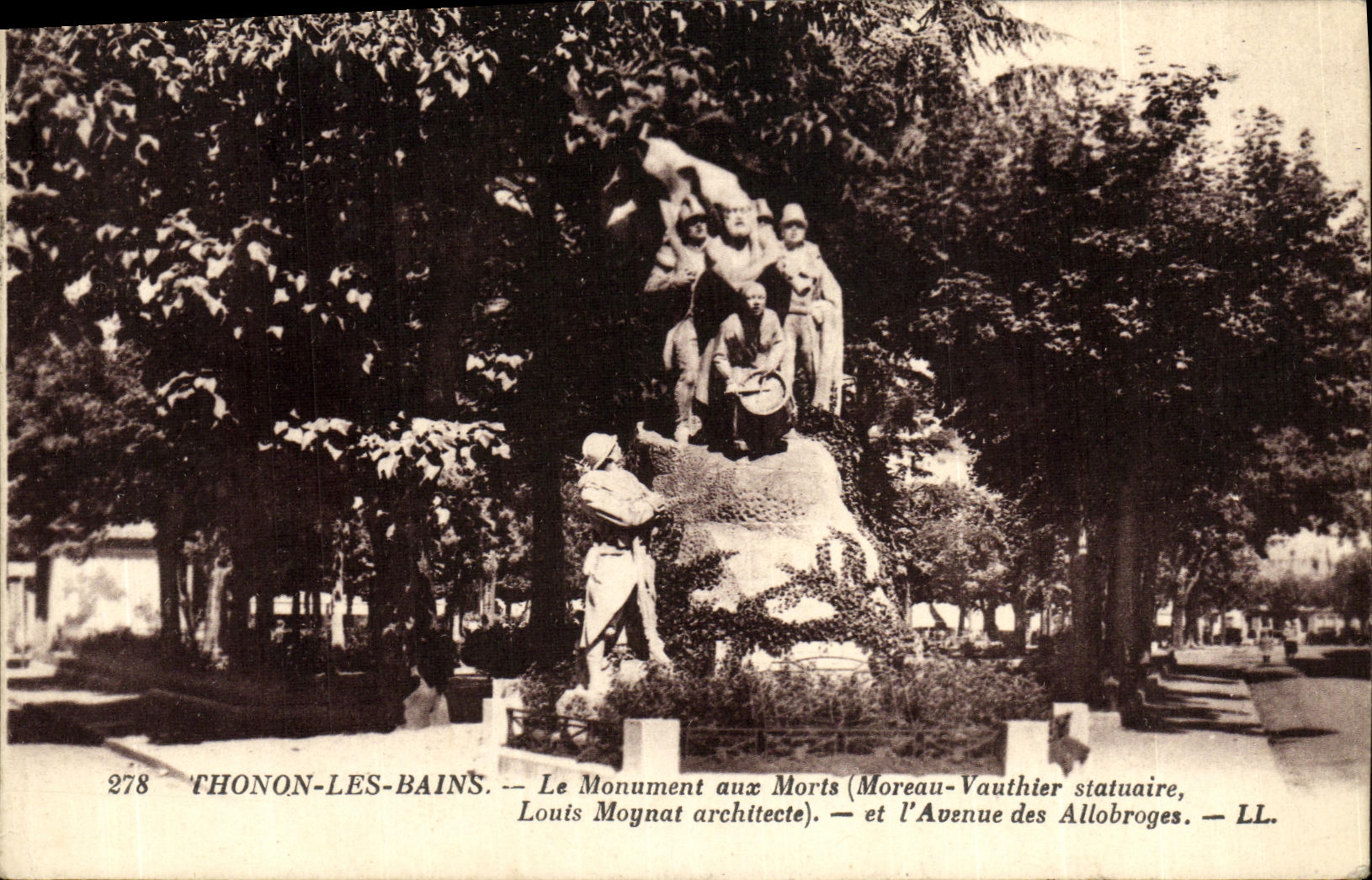 VINTAGE POSTCARD Thonon Les Bains the War memorial and L Avenue of Allobroges Militaria