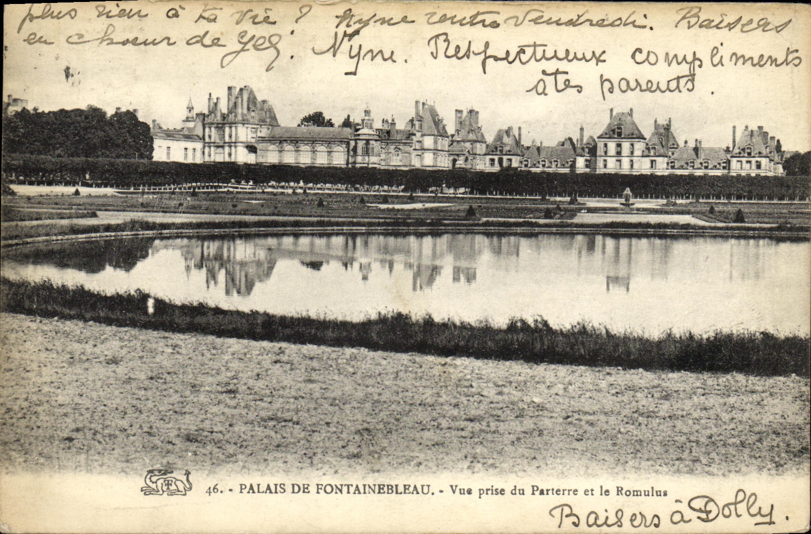 VINTAGE POSTCARD Palate De Fontainebleau Seen from of the Floor and Romulus