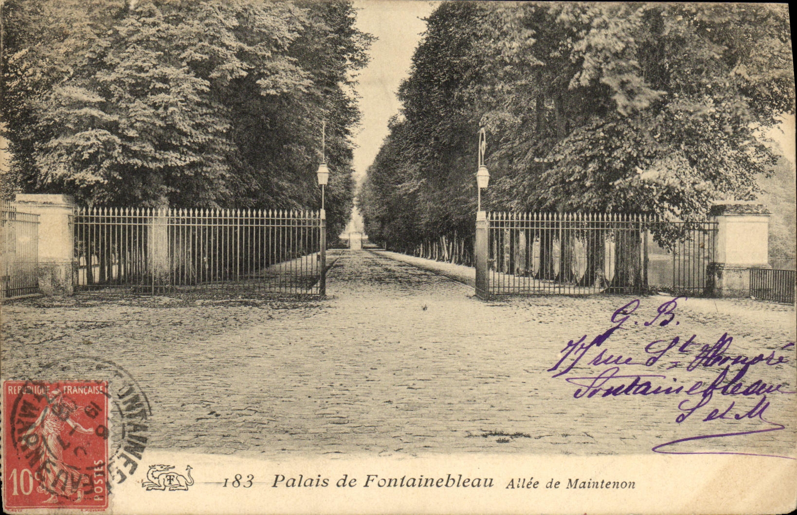 VINTAGE POSTCARD Palate of Fontainebleau gone of Maintenon