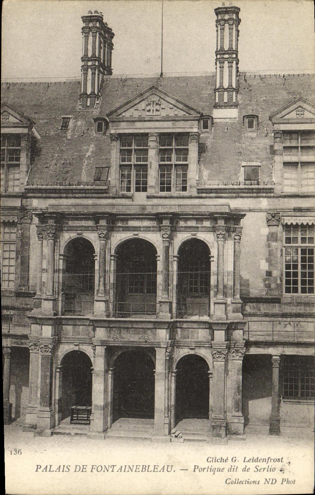 VINTAGE POSTCARD Palate of Fontainebleau Gantry known as of Serlio