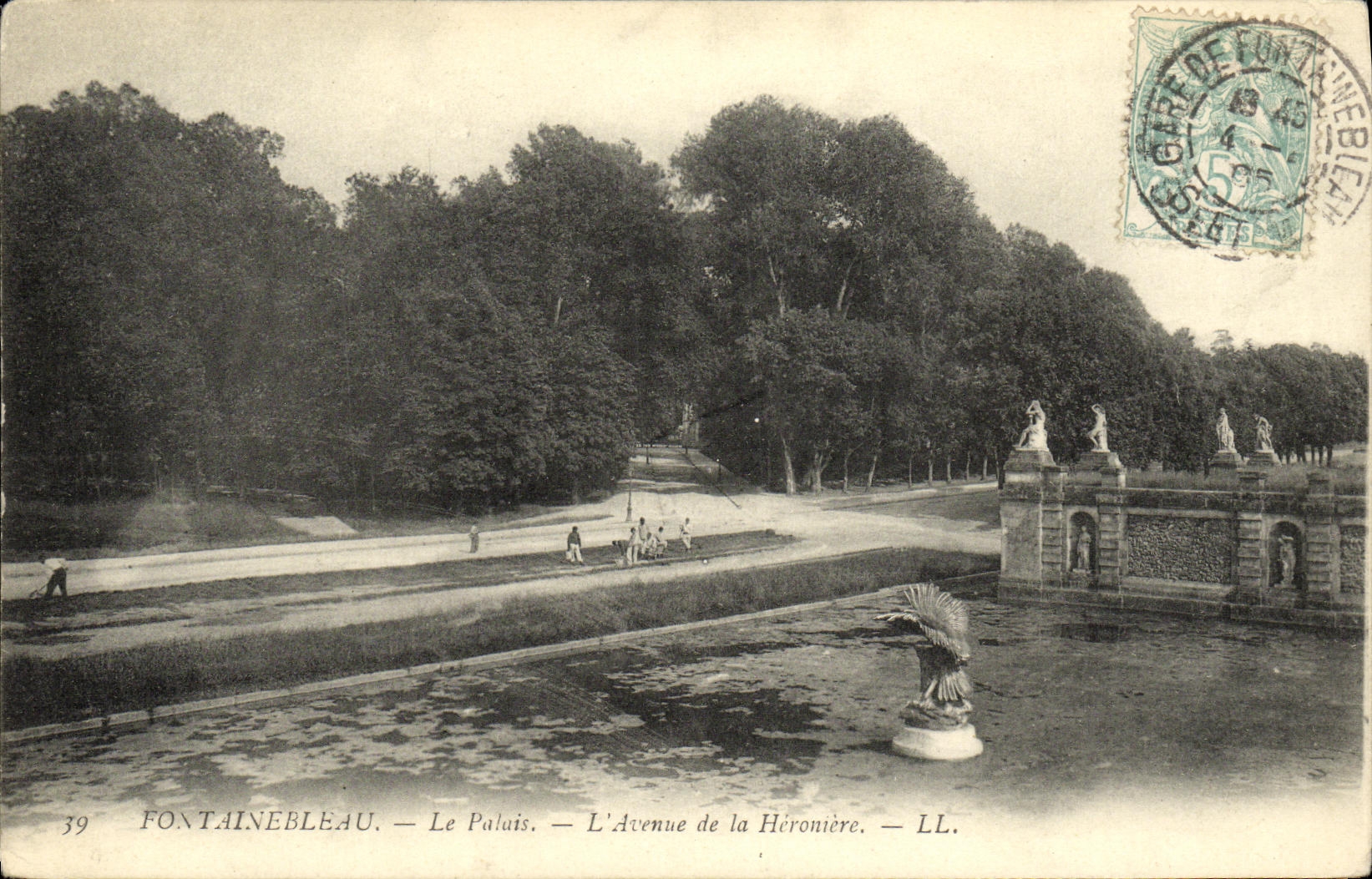VINTAGE POSTCARD Fontainebleau the Palate L Avenue of Heroniere