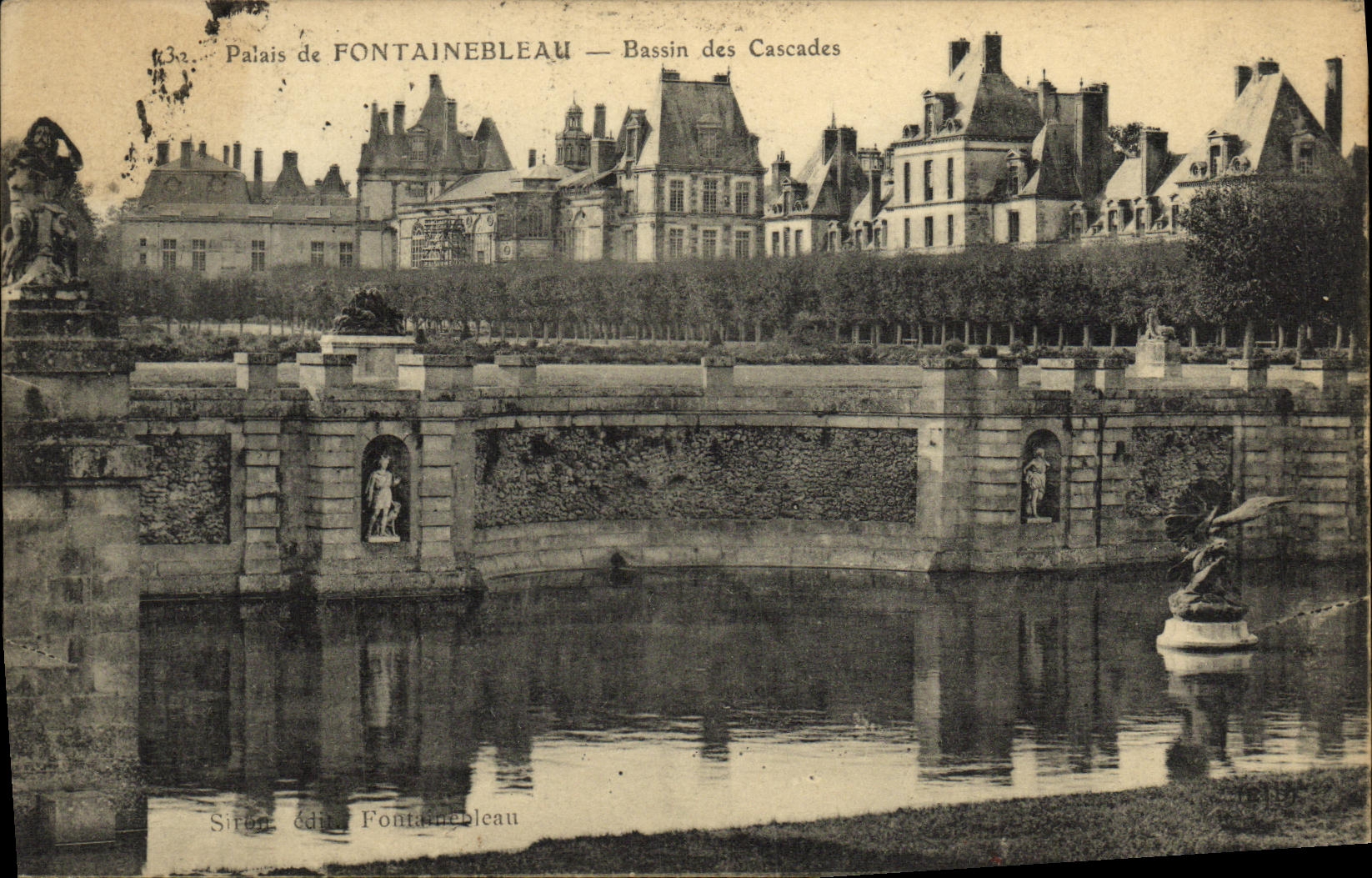 VINTAGE POSTCARD Palate of Fontainebleau Basin of the Cascades